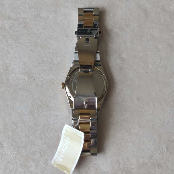 Micheal Kors Watch  #5593 - Picture 3 of 5